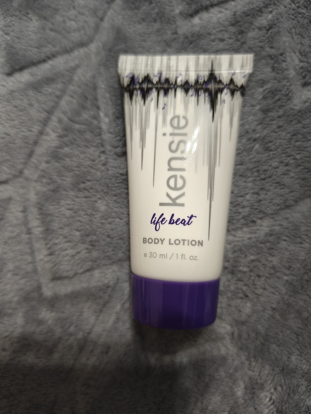 Kensie Life Beat Body Lotion - Travel Size
